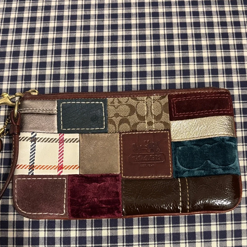Coach Holiday  Patchwork Wristlet - limited edition - Picture 2 of 8
